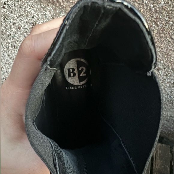B2 black patent lug-sole Chelsea boots, EUC, sz 36, made in Italy - Picture 5 of 6